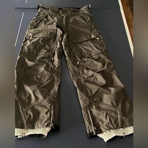 DC Snow pants-Ekotex 10000mm weatherproof.Mossy Green.Run Small.Great condition.